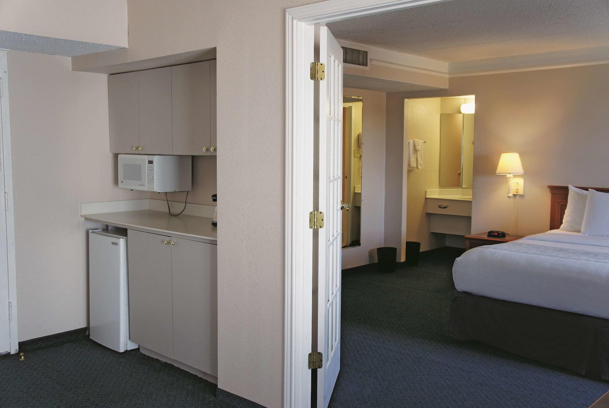La Quinta Inn By Wyndham Clute Lake Jackson Экстерьер фото
