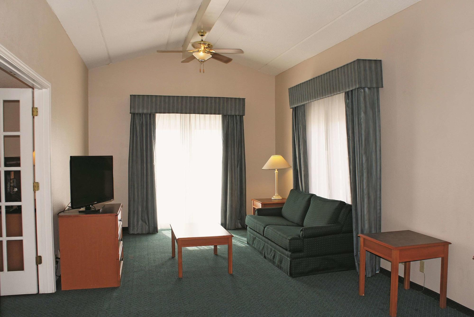 La Quinta Inn By Wyndham Clute Lake Jackson Экстерьер фото