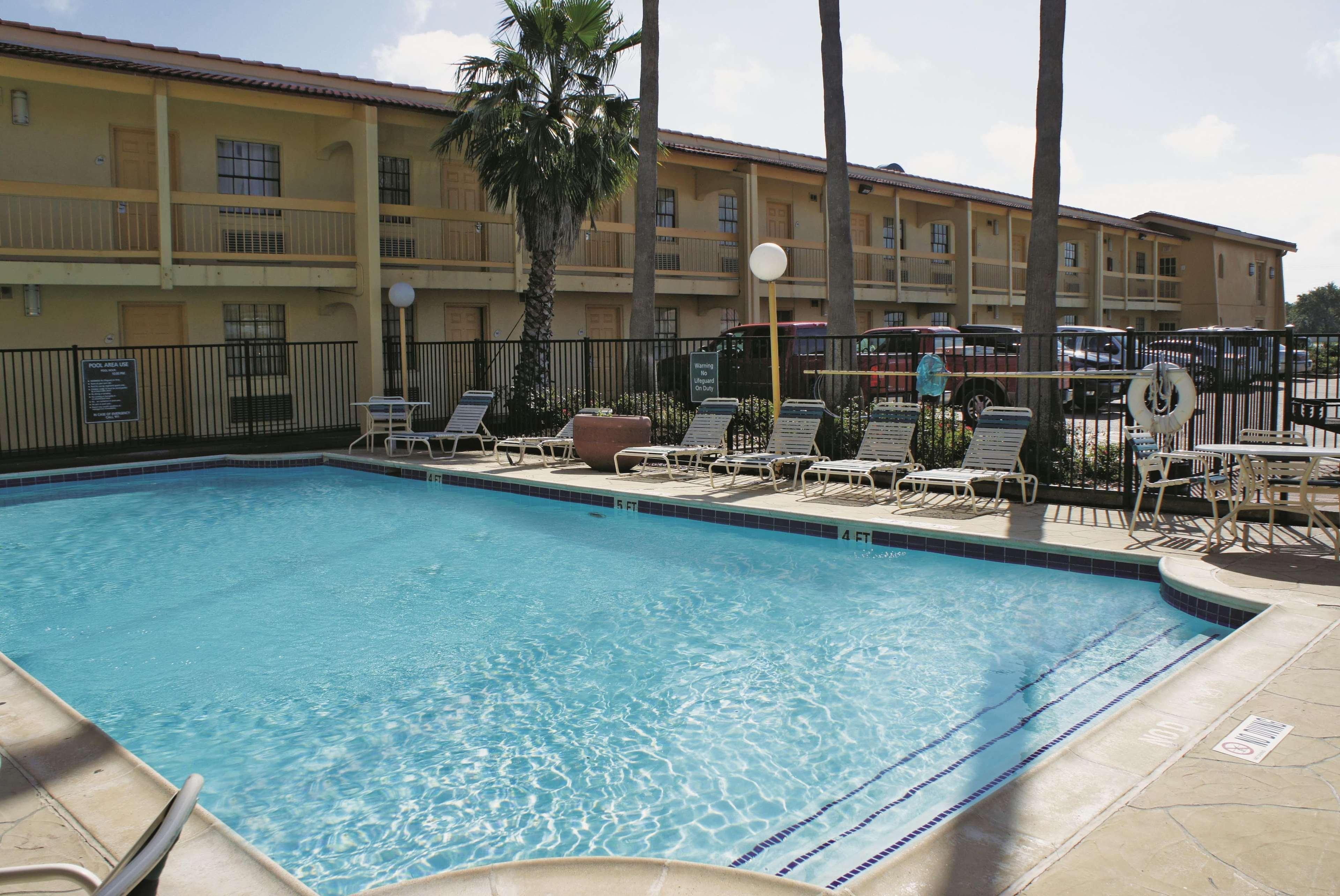 La Quinta Inn By Wyndham Clute Lake Jackson Экстерьер фото
