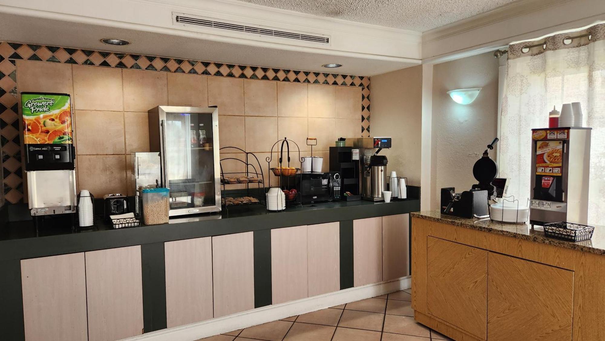 La Quinta Inn By Wyndham Clute Lake Jackson Экстерьер фото